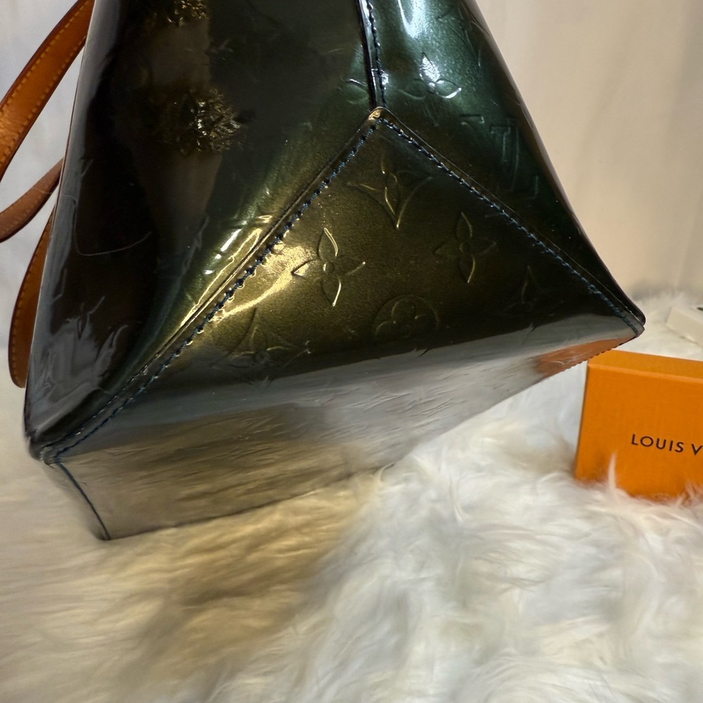 LOUIS VUITTON VERNIS BELLEVEU DARK GREEN BAG - Picture 7 of 14